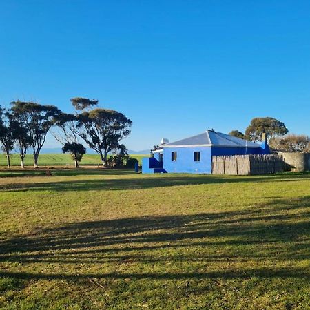 Die Blouhuis Farmhouse Retreat With A Hot Tub Cloeteskraal Exterior photo