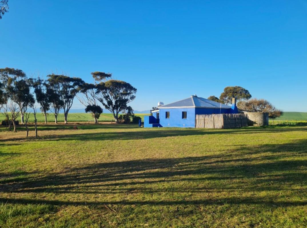 Die Blouhuis Farmhouse Retreat With A Hot Tub Cloeteskraal Exterior photo